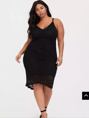 Torrid Plus Size 4 Black Lace All Over Scalloped Trim Adjustable Straps V-Neck